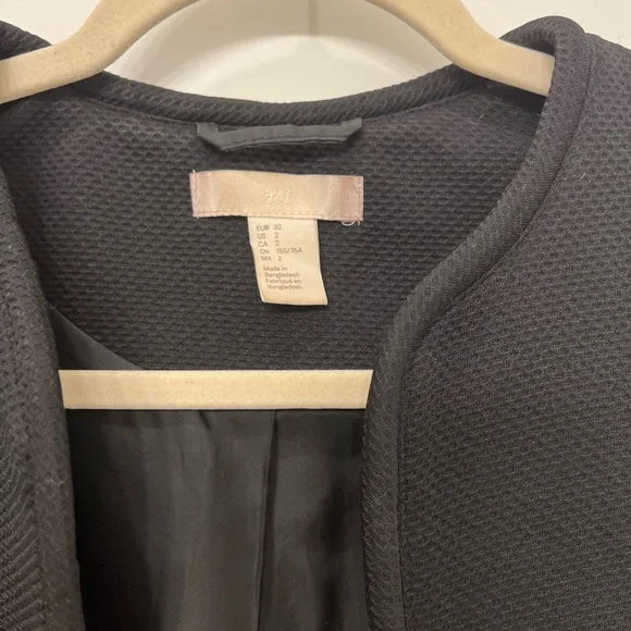 ✨SOLD✨ LIKE NEW!! H&M Womens black open front jacket - Picture 5 of 6